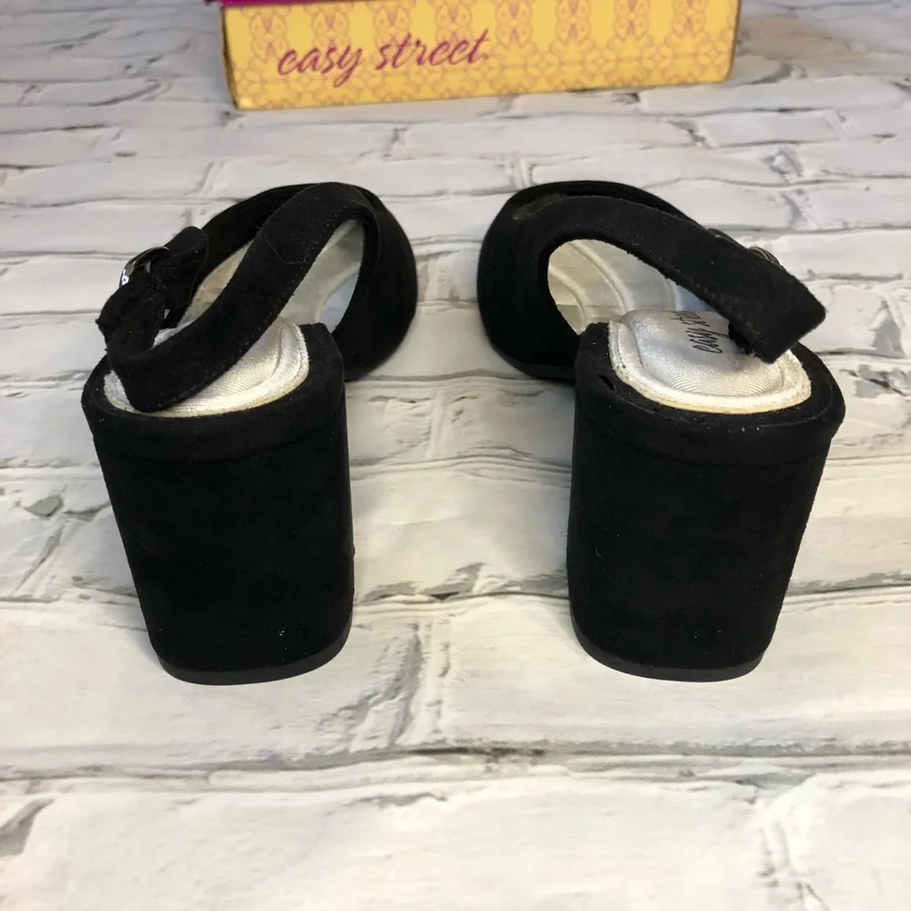 NWT Floral Embroidered Chunky Block Heels - Picture 7 of 12